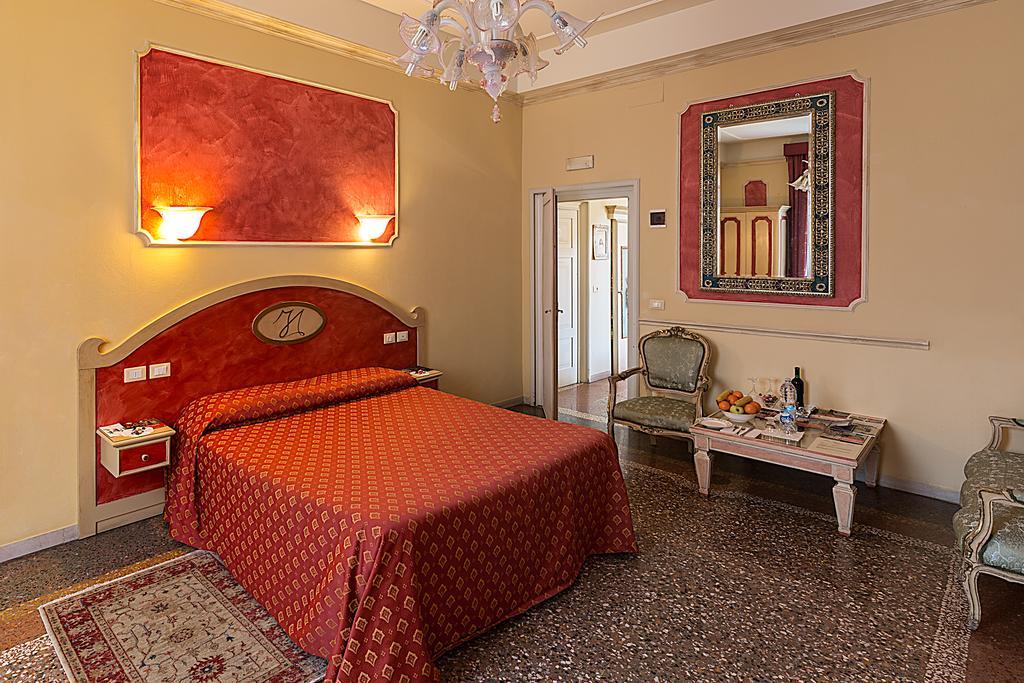 Antica Residenza D'Azeglio Room&Breakfast Di Charme Bologna Bagian luar foto