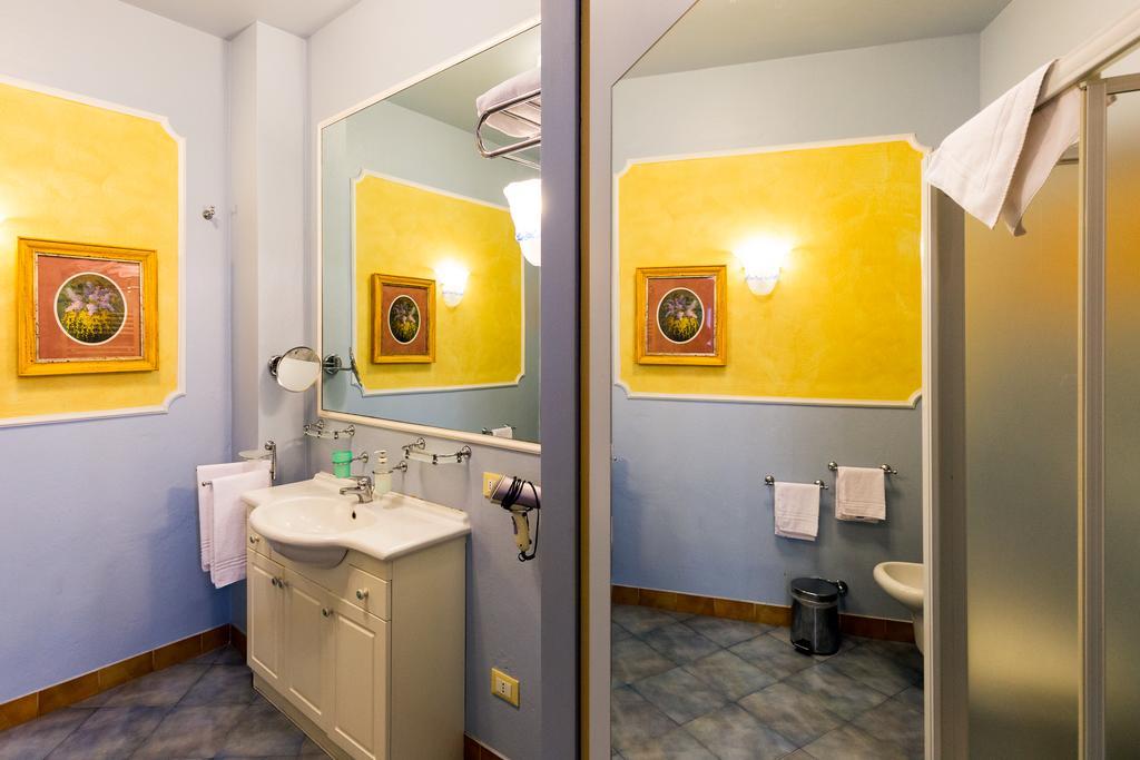 Antica Residenza D'Azeglio Room&Breakfast Di Charme Bologna Bagian luar foto