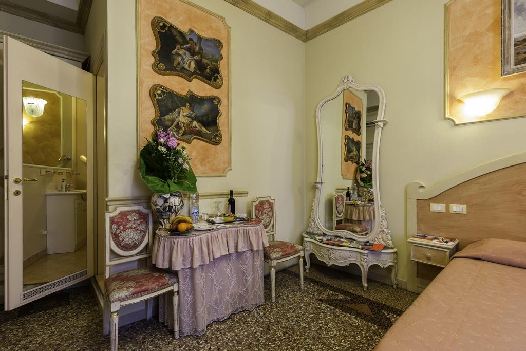 Antica Residenza D'Azeglio Room&Breakfast Di Charme Bologna Bagian luar foto