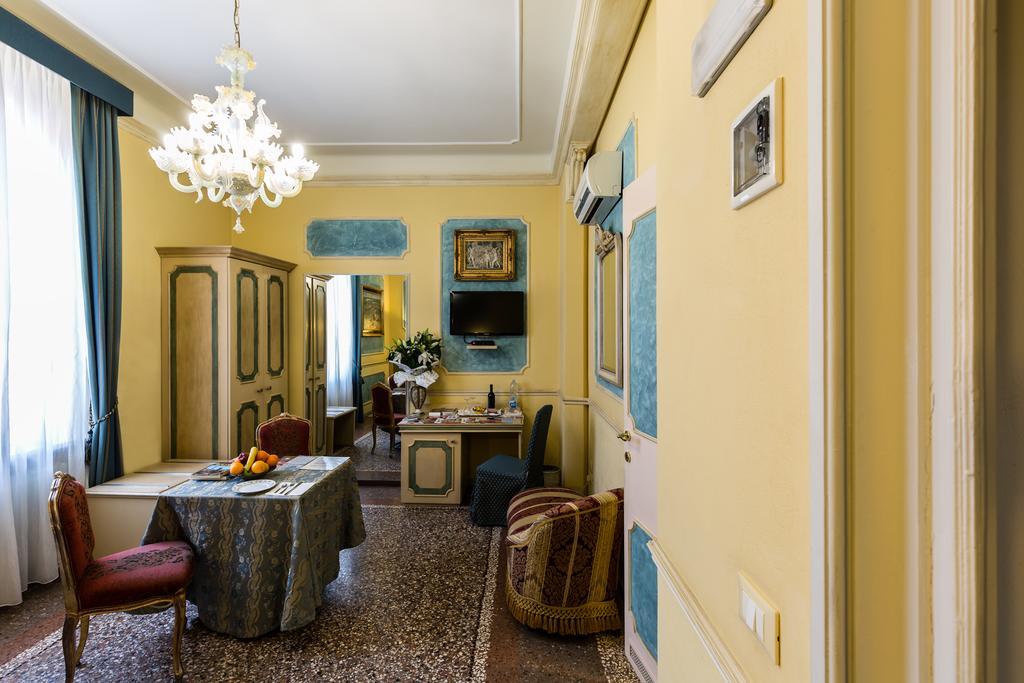 Antica Residenza D'Azeglio Room&Breakfast Di Charme Bologna Bagian luar foto