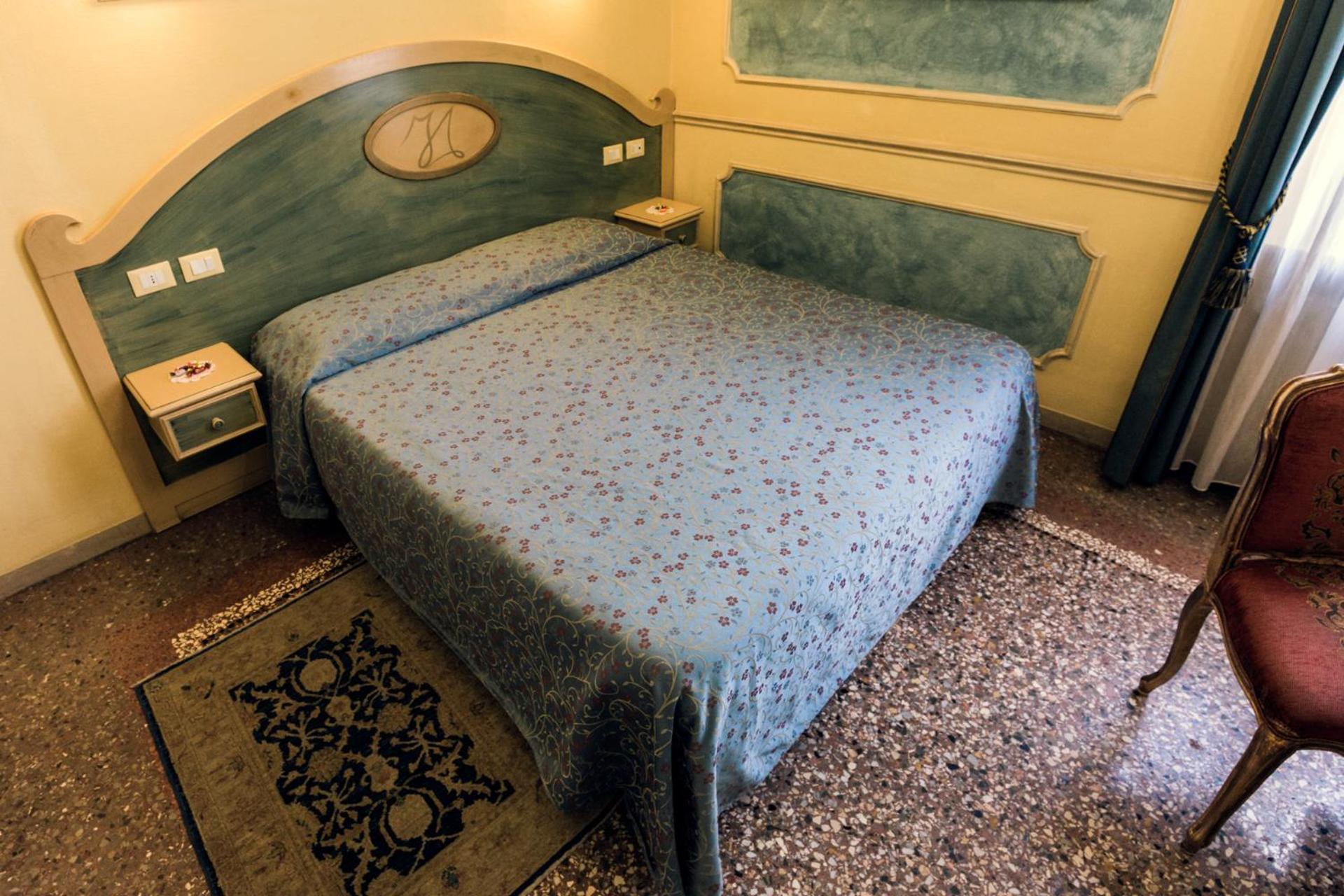 Antica Residenza D'Azeglio Room&Breakfast Di Charme Bologna Bagian luar foto