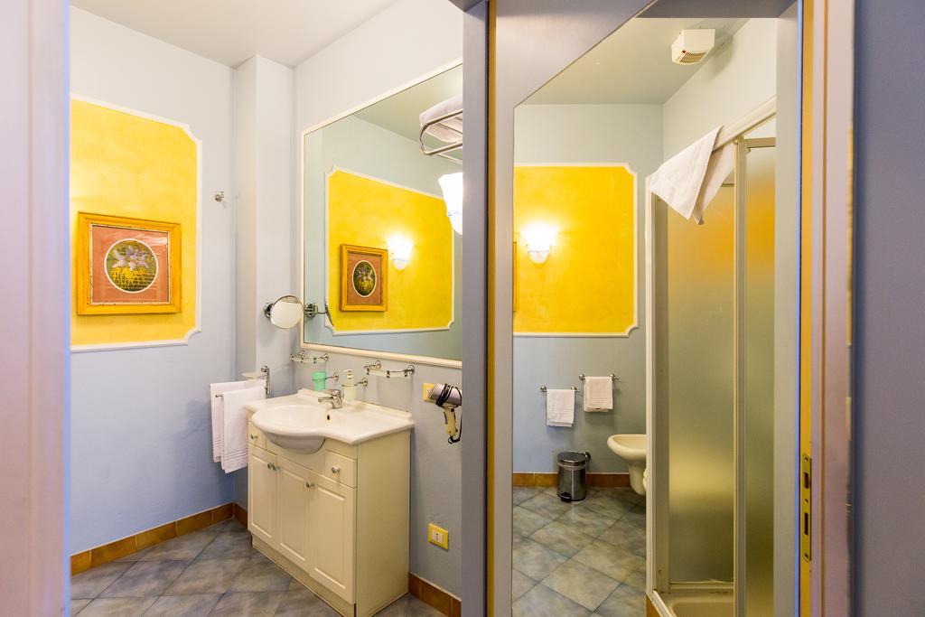 Antica Residenza D'Azeglio Room&Breakfast Di Charme Bologna Bagian luar foto