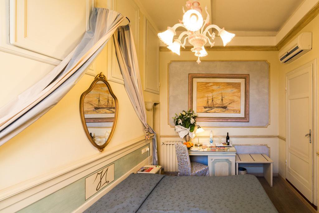 Antica Residenza D'Azeglio Room&Breakfast Di Charme Bologna Bagian luar foto