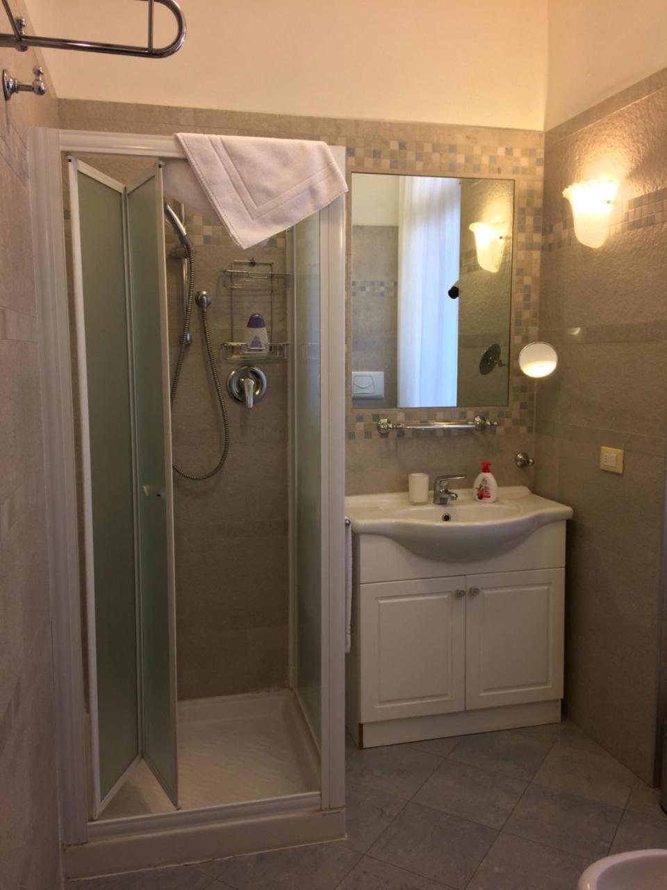 Antica Residenza D'Azeglio Room&Breakfast Di Charme Bologna Bagian luar foto